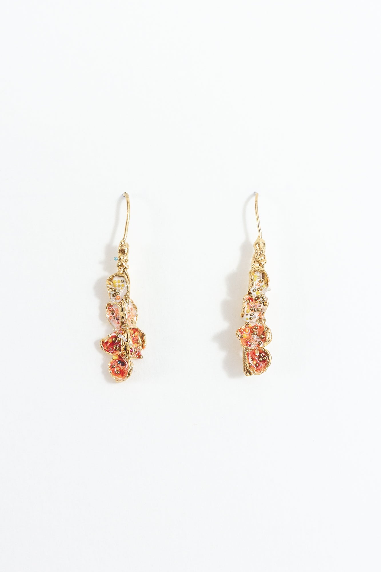 Azahar Earrings in gold-plated brass with red details, botanical design, and handcrafted finish, on a white background.