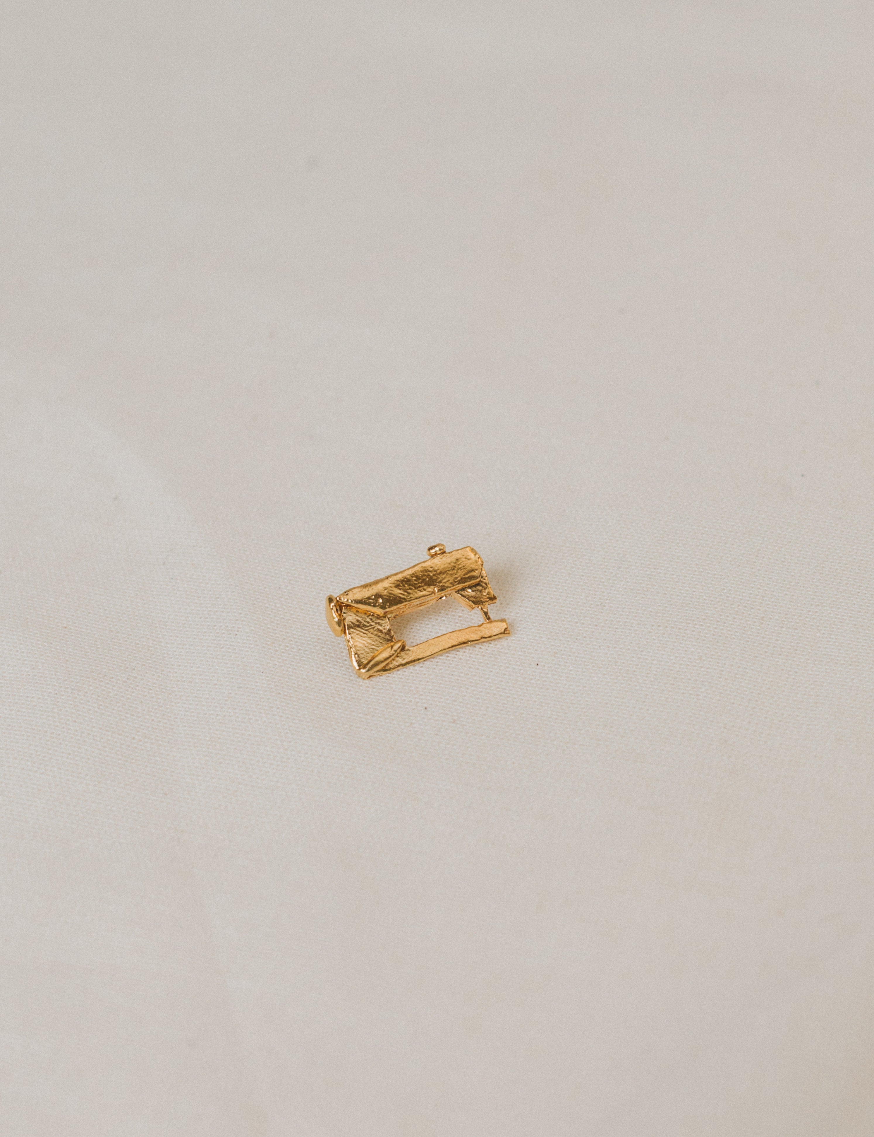 Gold Plated Sewing Machine Brooch
