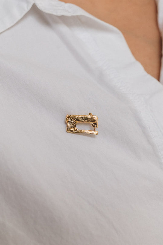 Gold Plated Sewing Machine Brooch