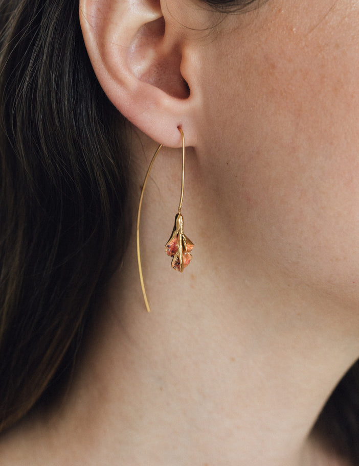Capullo fuchsia Earrings