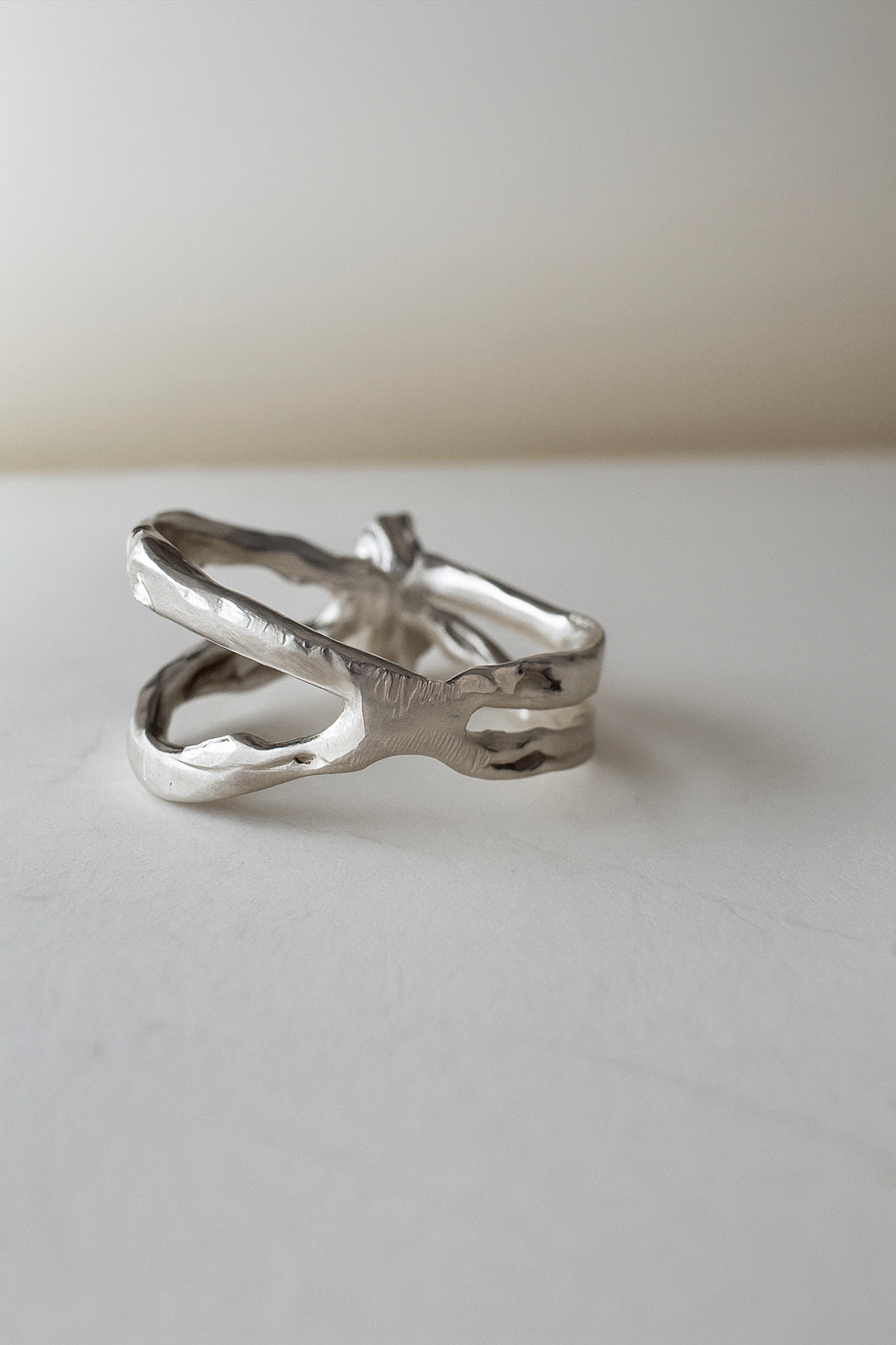 Side view of the lab-grown emerald ring showing the organic split-band design in polished sterling silver.