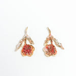 Red elderberry stud earrings in gold-plated brass with organic petals and coral granulation, on a white background.