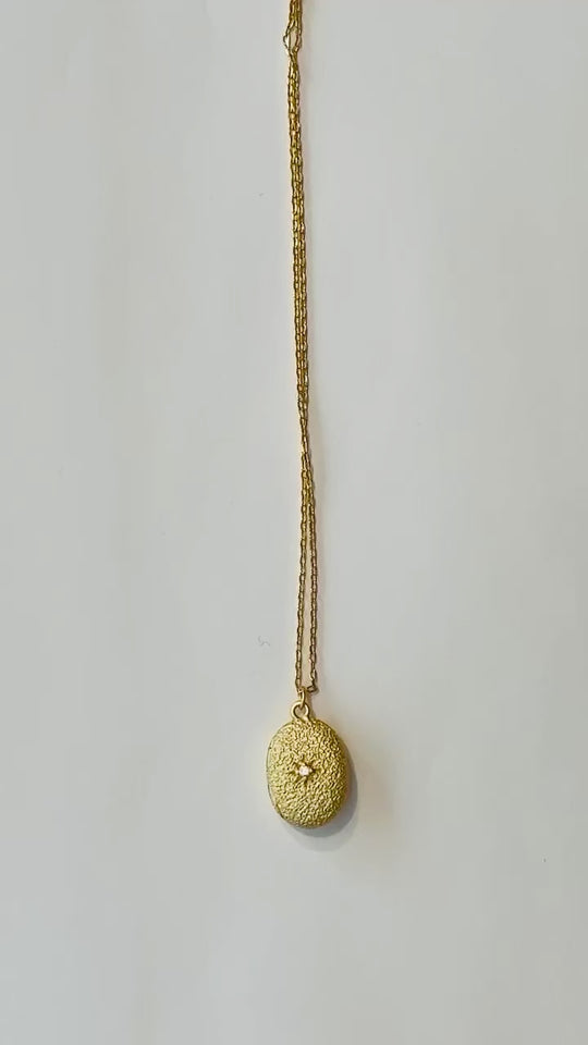 CÂPÂ Locket Necklace